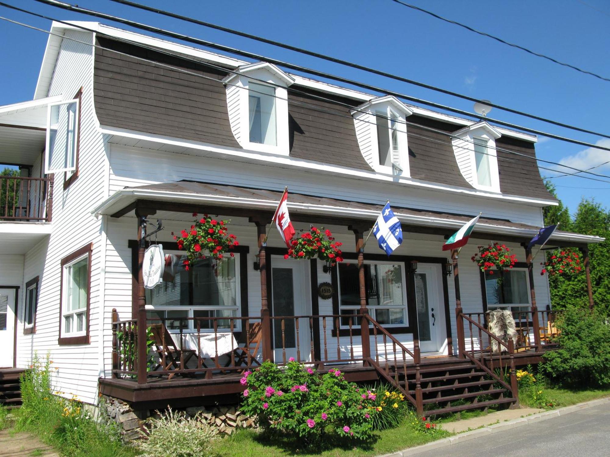 Gite Aux Traditions Saint-Jean-des Piles Exterior foto